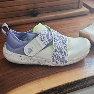 Nike Flex Advance SE PS Mushroom Kids Sneakers in Purple, Neon Green and White